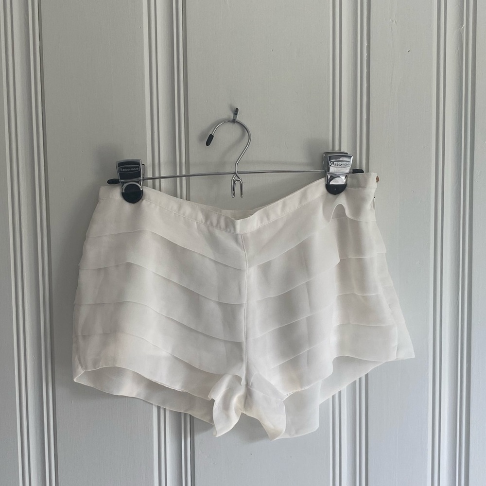 Esley white shorts scallop overlay size small